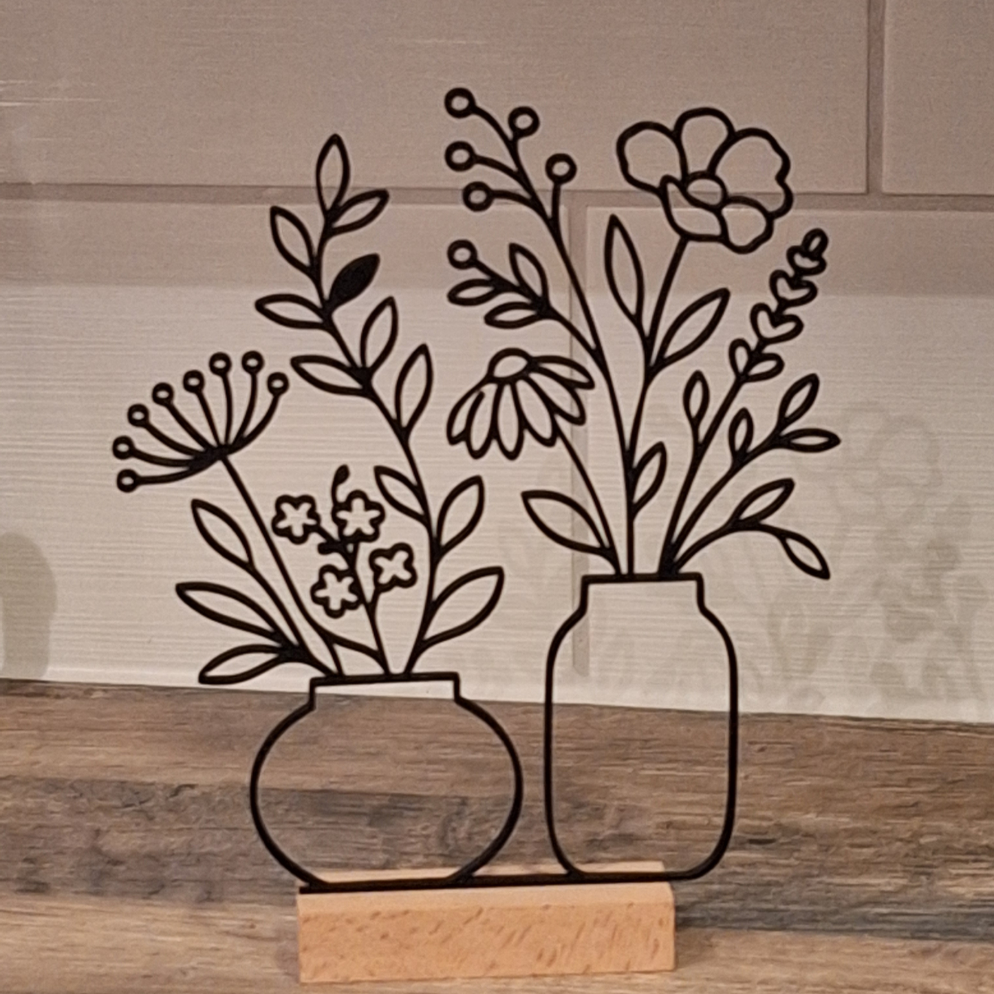 Line Art Blumen Aufsteller  | Moderne florale Dekoration mit 3D Druck erstellt  | Minimalistische Deko mit Holzsockel