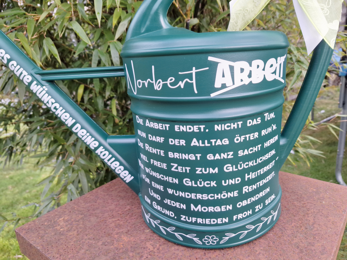 Rentnergeschenk Ruhestand Garten Gießkanne personalisiert mit Namen und Spruch Retro Grün 10 Liter