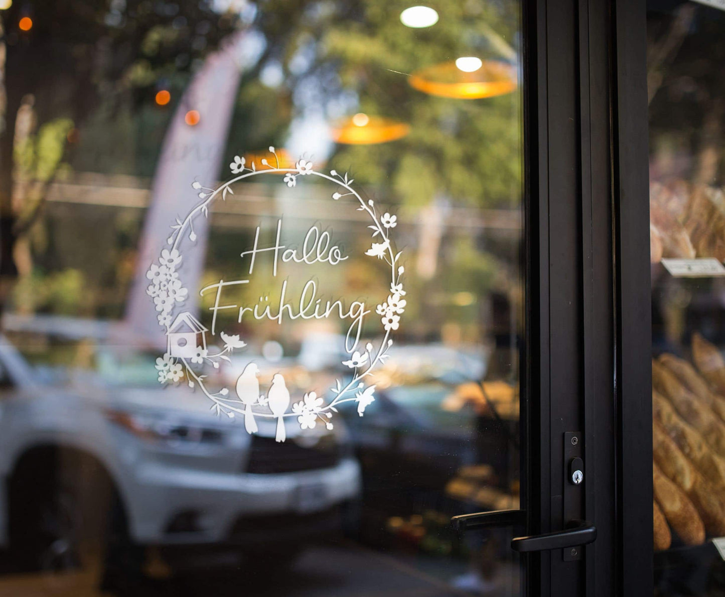 Aufkleber Fensteraufkleber Sticker Hallo Frühling Landhaus Kranz mit Blumen Vögeln Vinyl Fensterbild